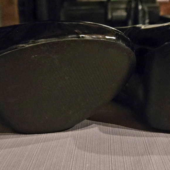 Black Patent Leather Shoes - Picture 1 of 2